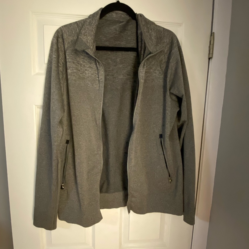 ** MENS LULULEMON ZIP UP SWEATER **